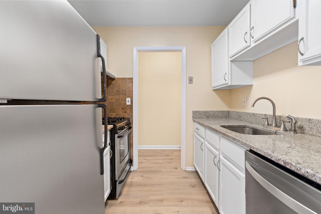 3901 LYNDHURST DRIVE 201