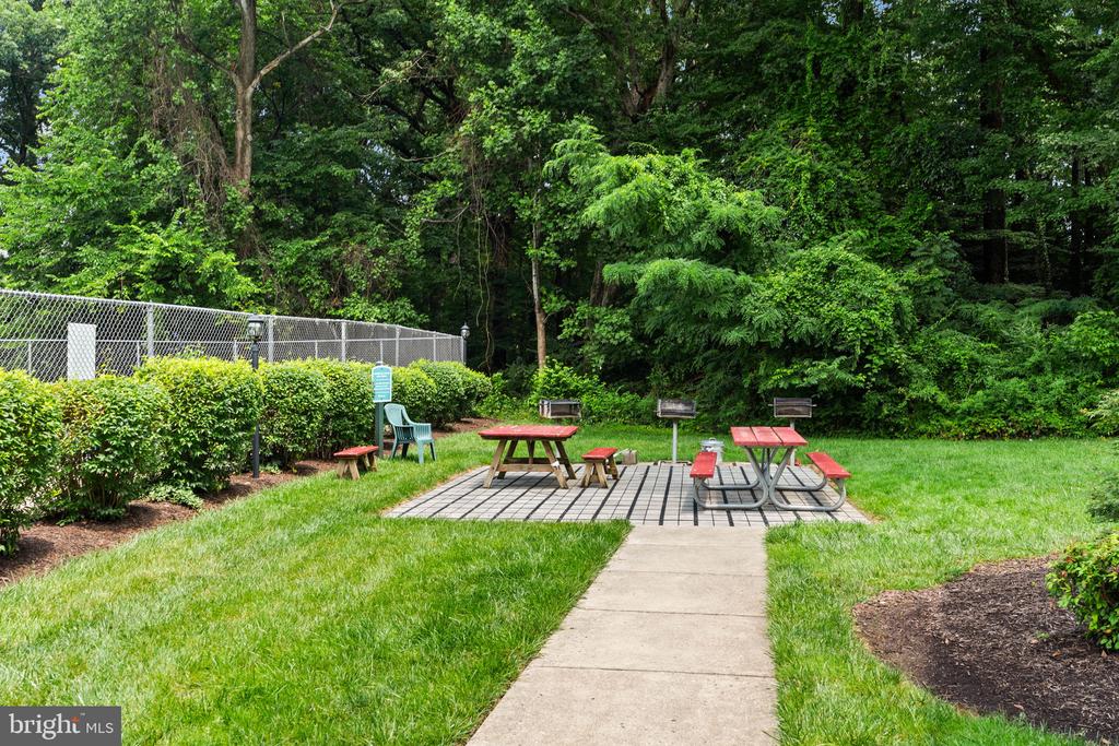 3901 LYNDHURST DRIVE 201