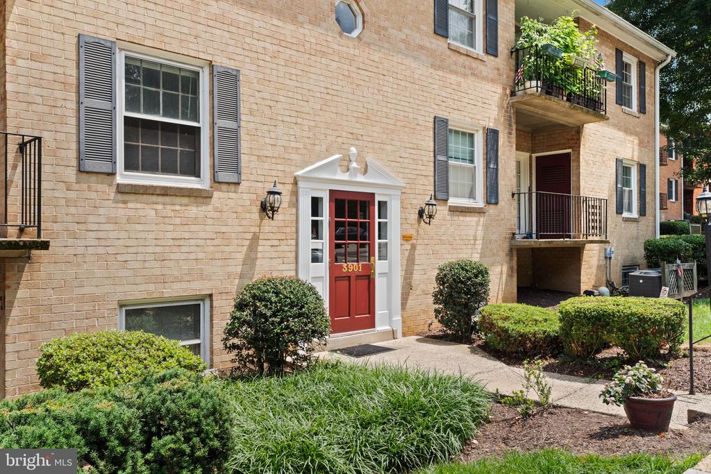 3901 LYNDHURST DRIVE 201