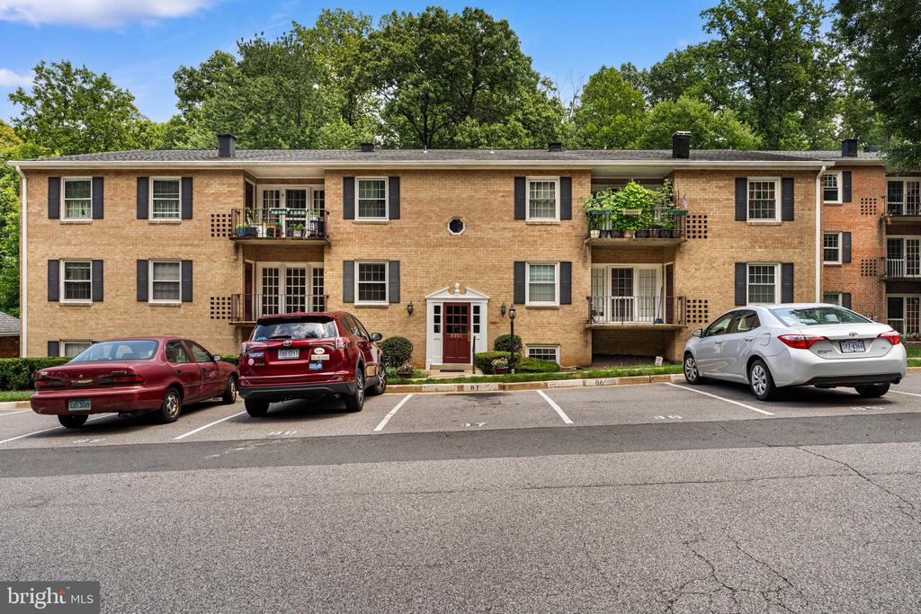 3901 LYNDHURST DRIVE 201