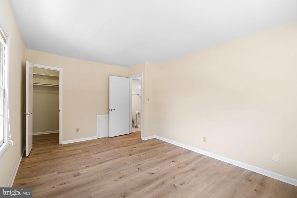 3901 LYNDHURST DRIVE 201