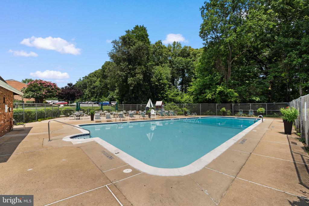 3901 LYNDHURST DRIVE 201