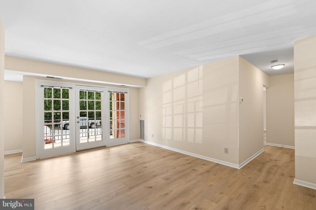 3901 LYNDHURST DRIVE 201