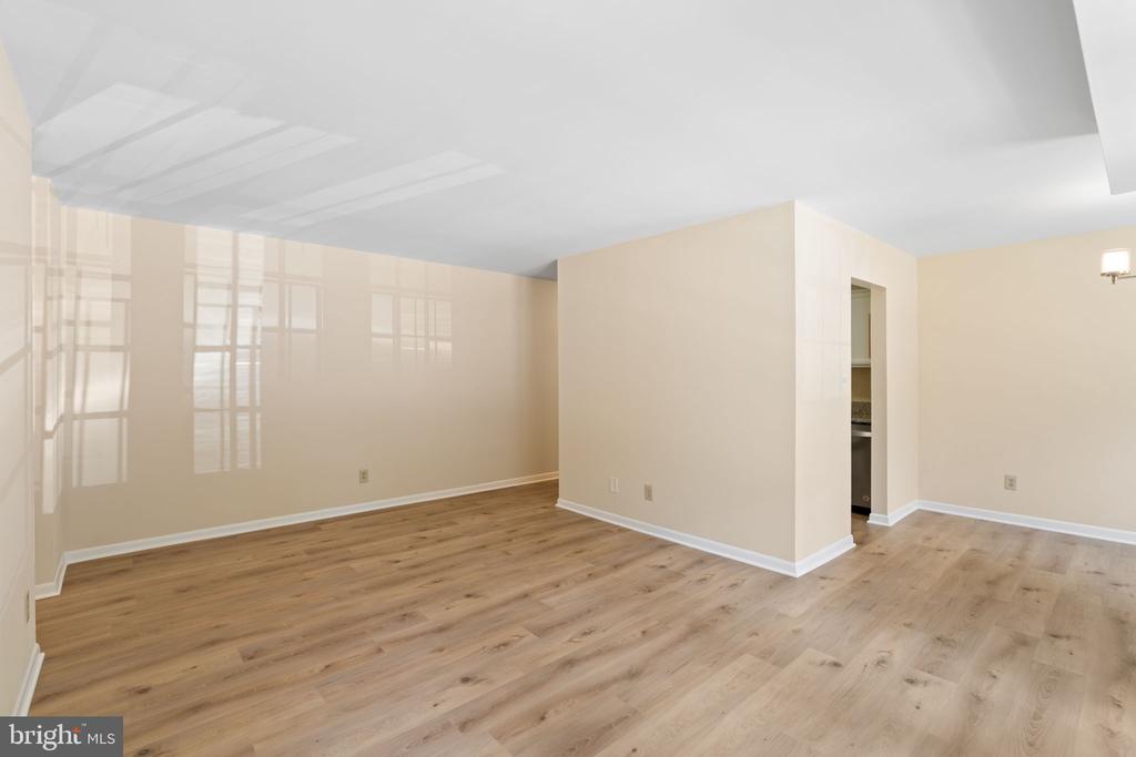 3901 LYNDHURST DRIVE 201