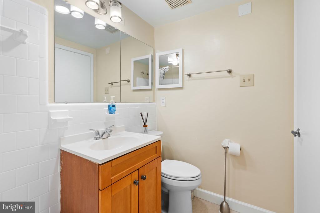 3901 LYNDHURST DRIVE 201