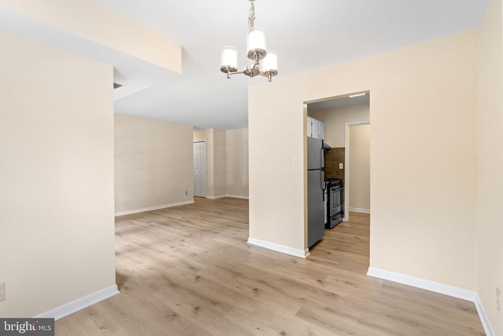 3901 LYNDHURST DRIVE 201