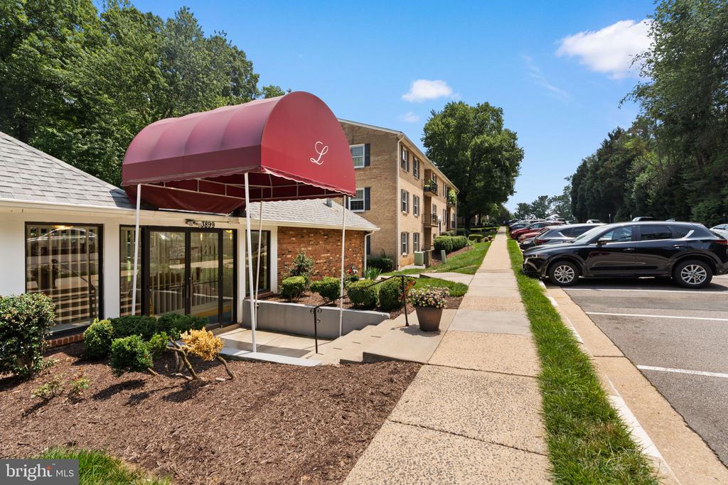 3901 LYNDHURST DRIVE 201
