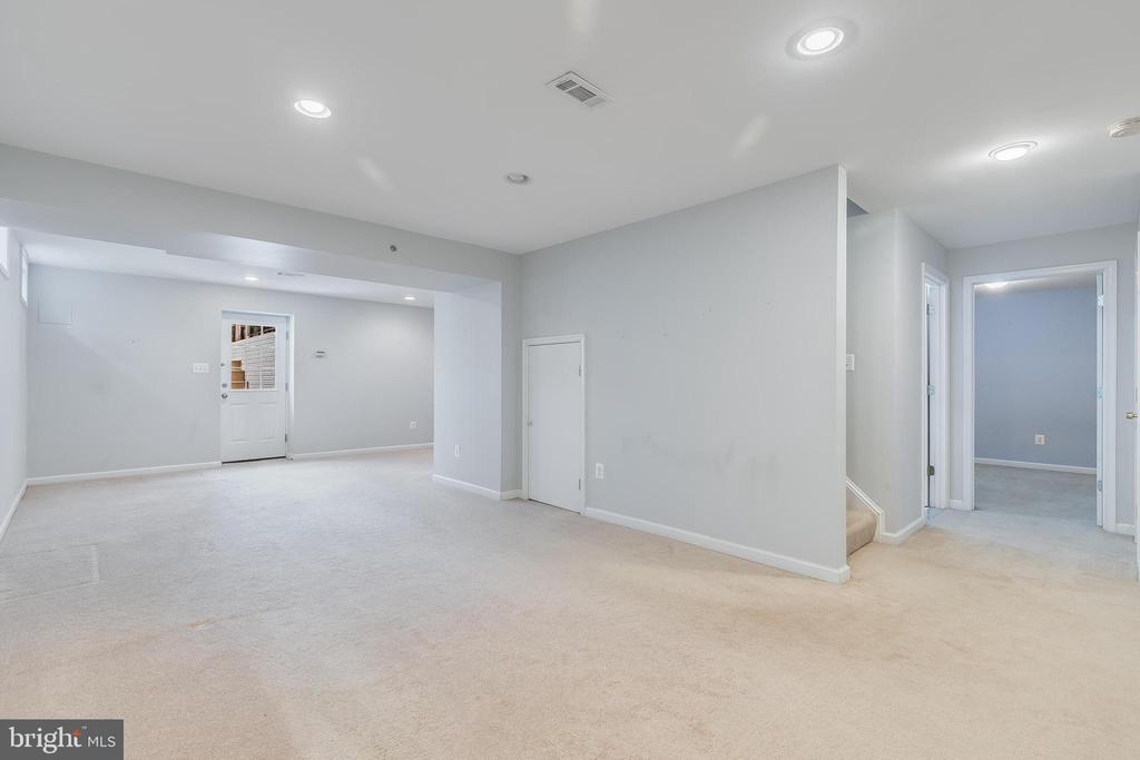 7704 CASHLAND COURT