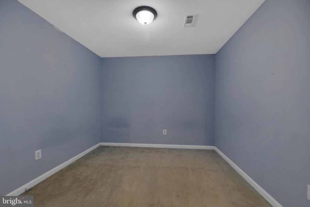 7704 CASHLAND COURT