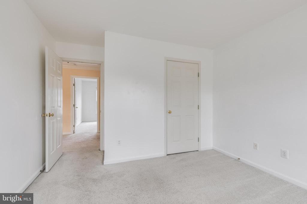7704 CASHLAND COURT