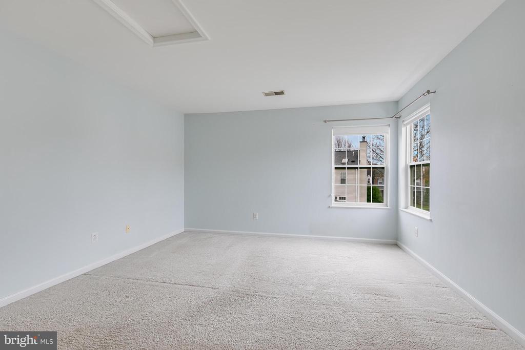 7704 CASHLAND COURT