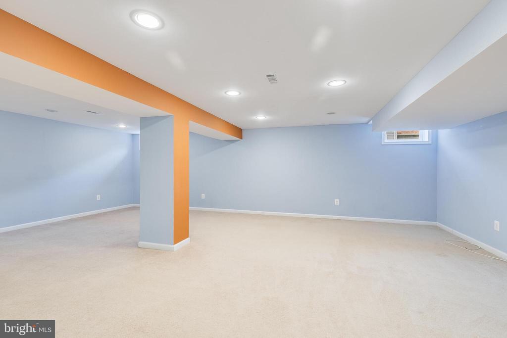 7704 CASHLAND COURT