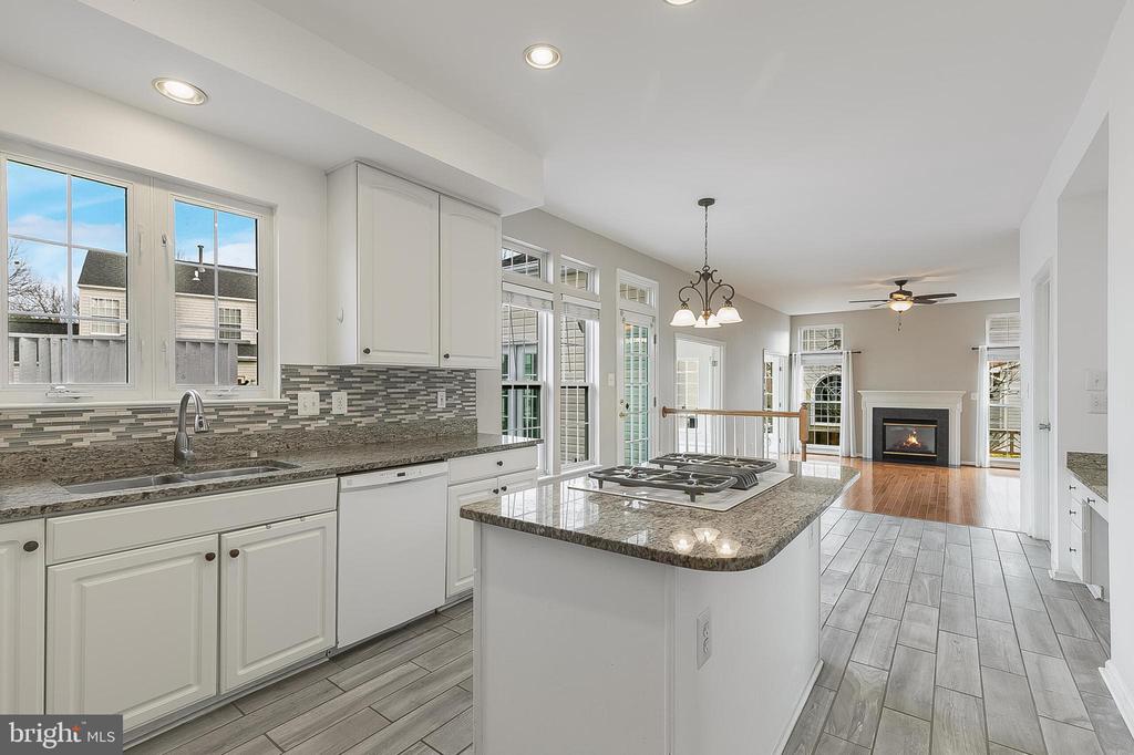 7704 CASHLAND COURT