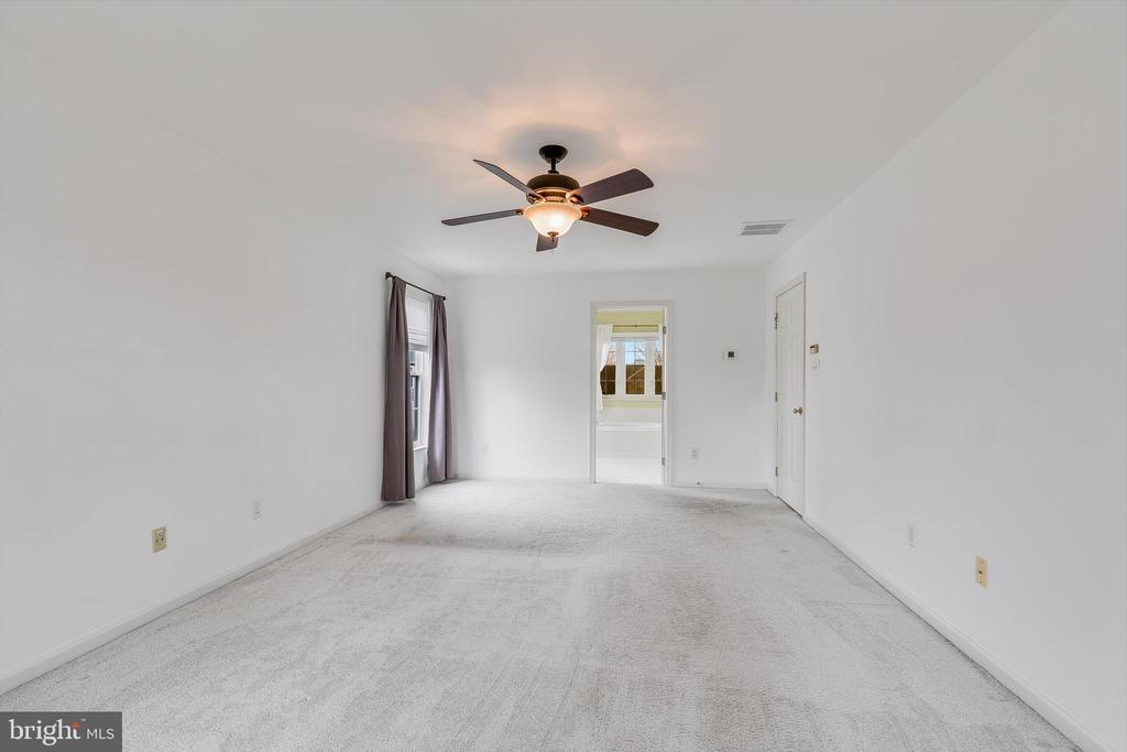 7704 CASHLAND COURT