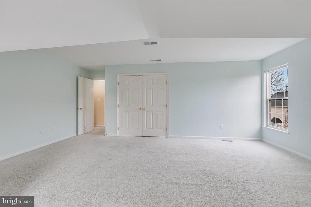 7704 CASHLAND COURT