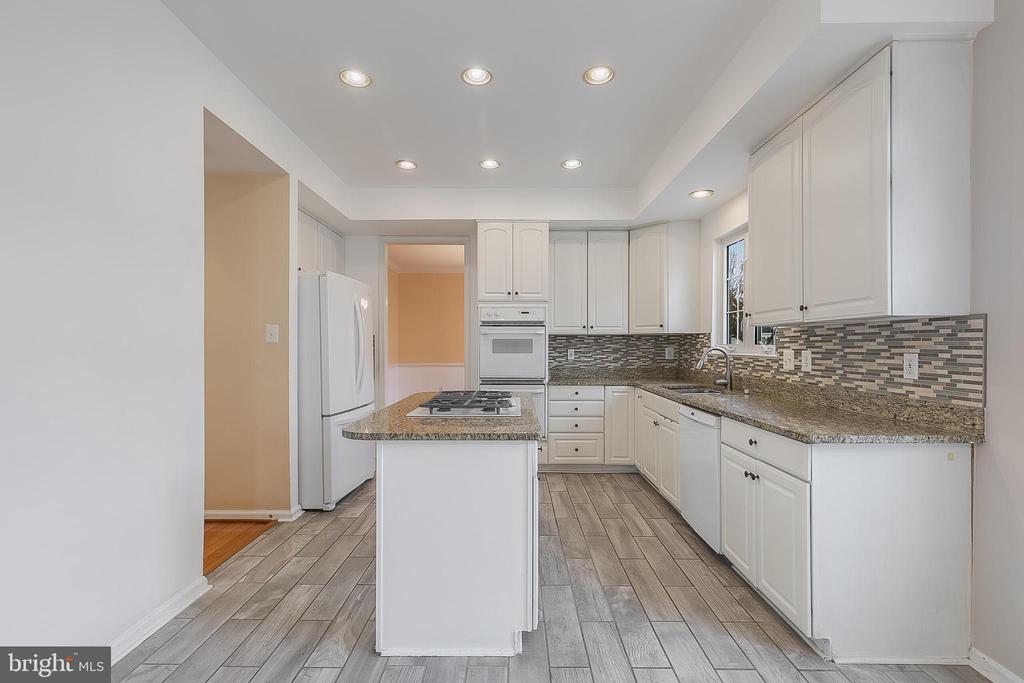 7704 CASHLAND COURT