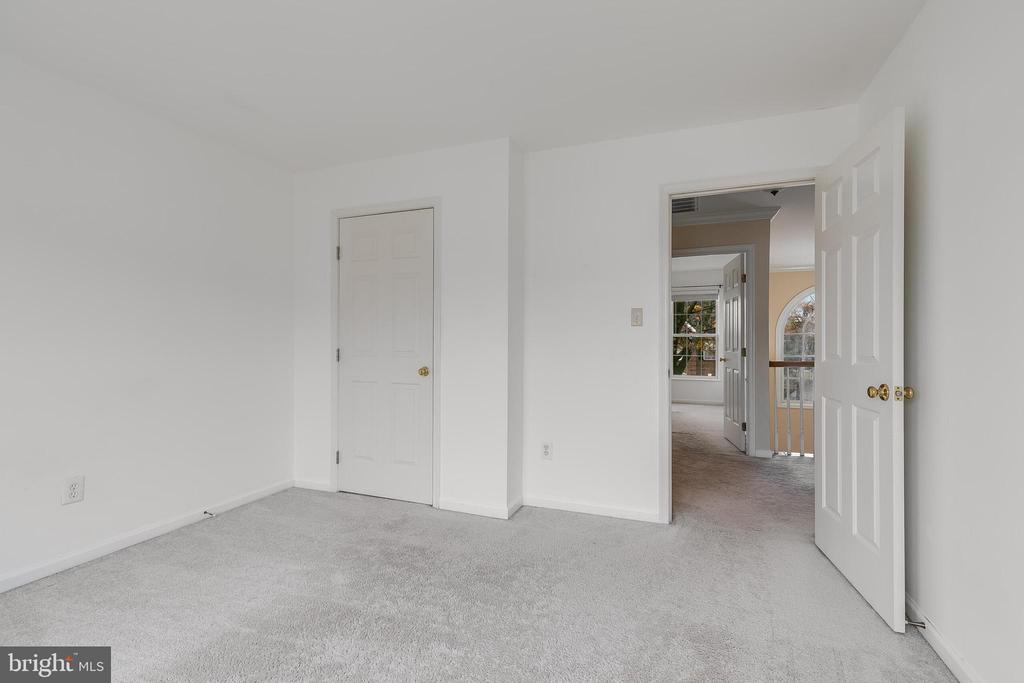 7704 CASHLAND COURT
