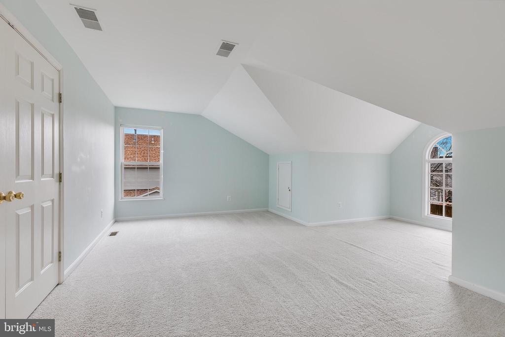 7704 CASHLAND COURT