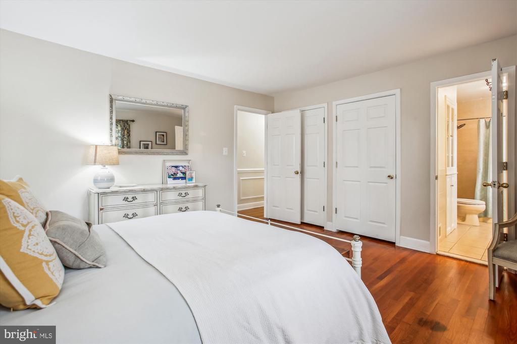8313 FORT HUNT ROAD