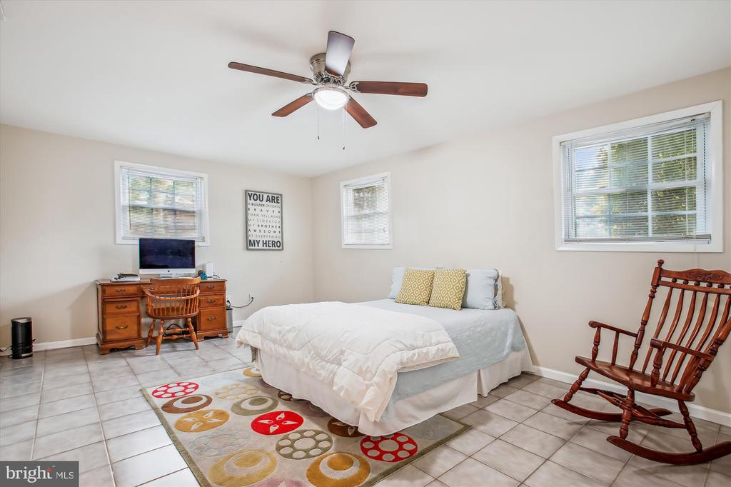 8313 FORT HUNT ROAD