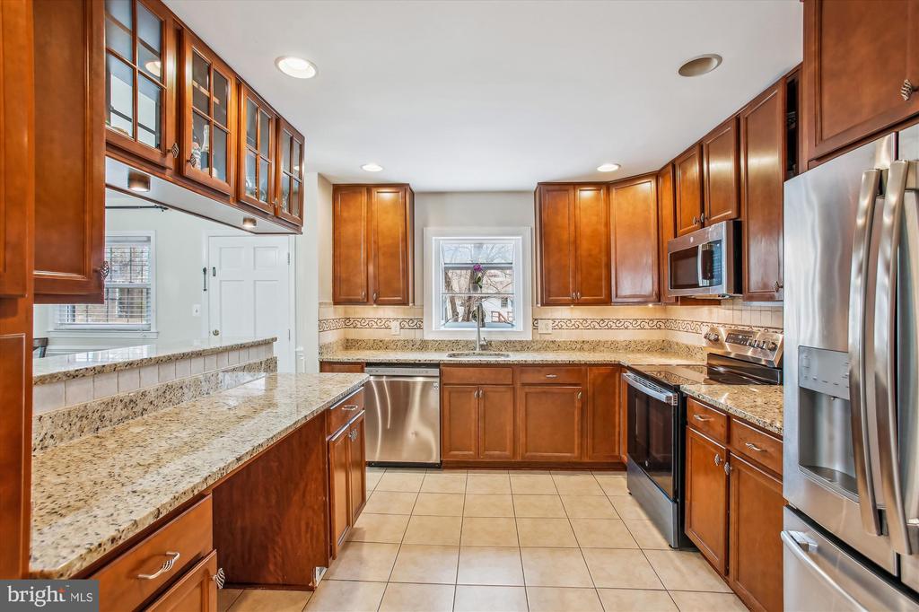 8313 FORT HUNT ROAD