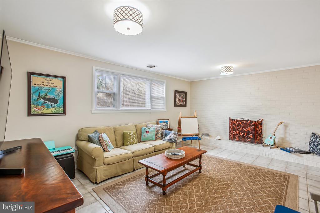 8313 FORT HUNT ROAD