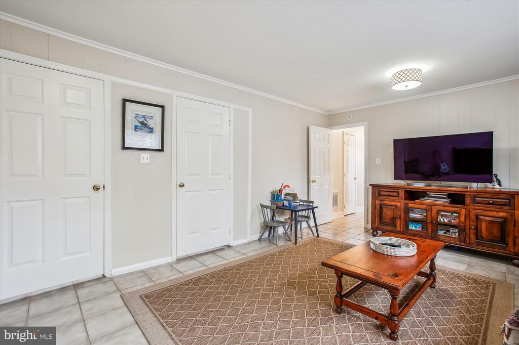 8313 FORT HUNT ROAD