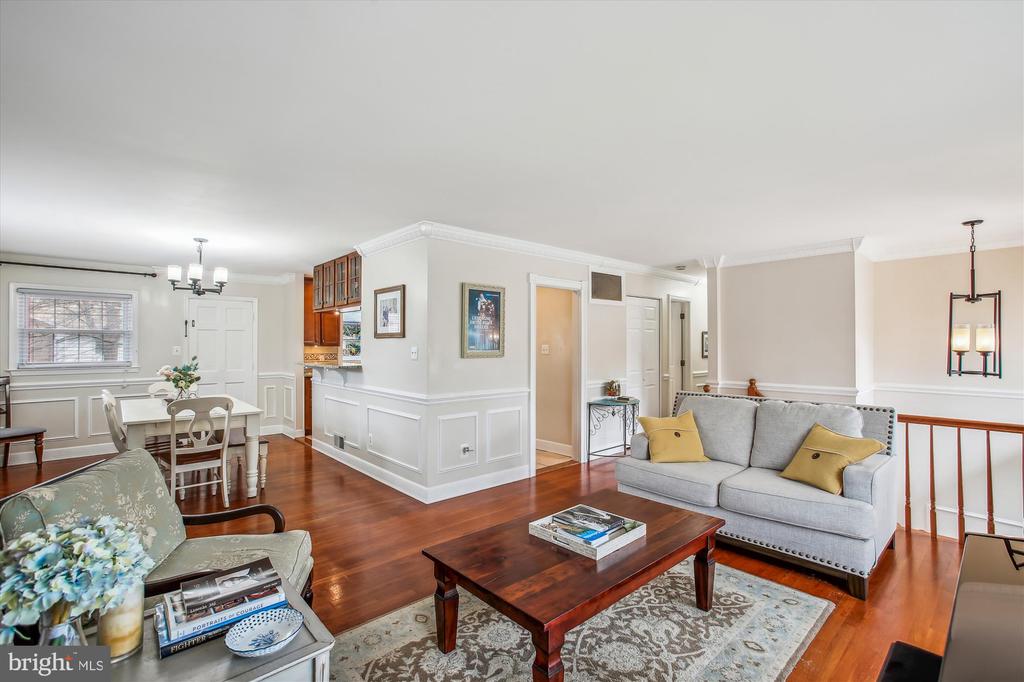 8313 FORT HUNT ROAD