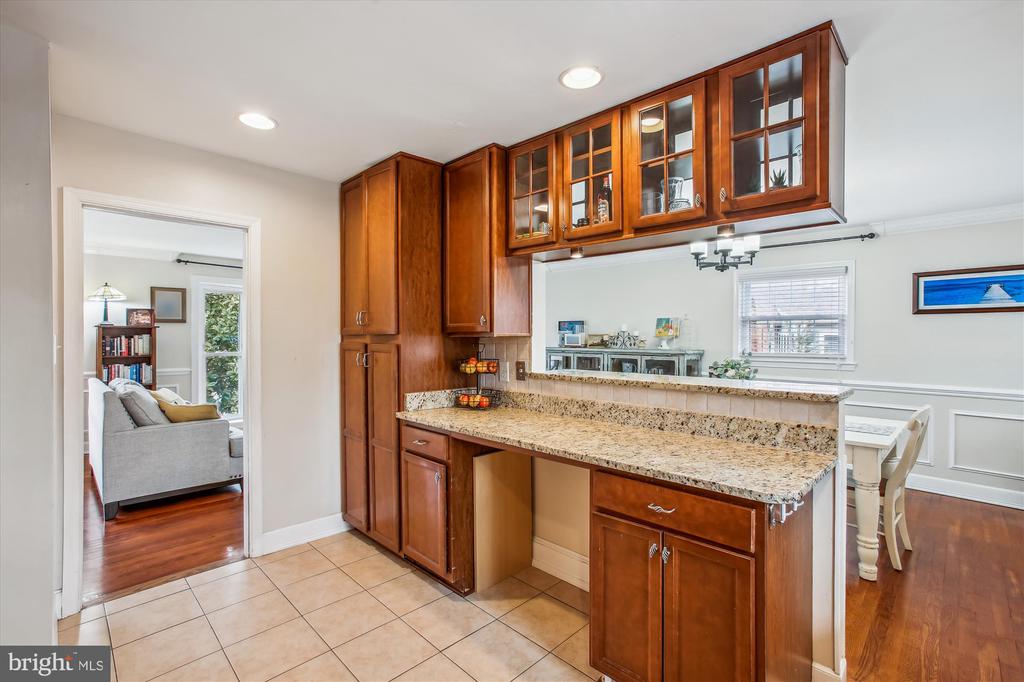 8313 FORT HUNT ROAD