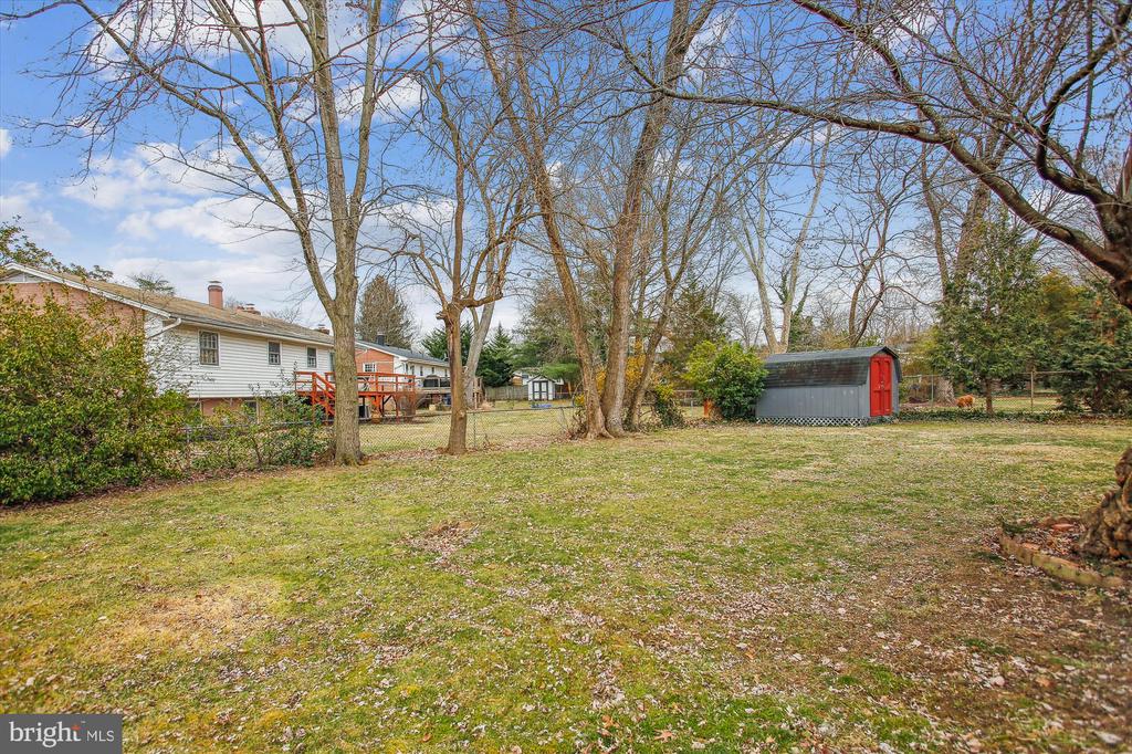 8313 FORT HUNT ROAD