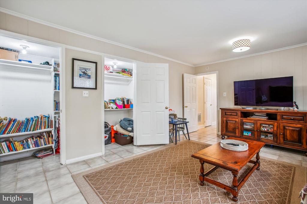 8313 FORT HUNT ROAD