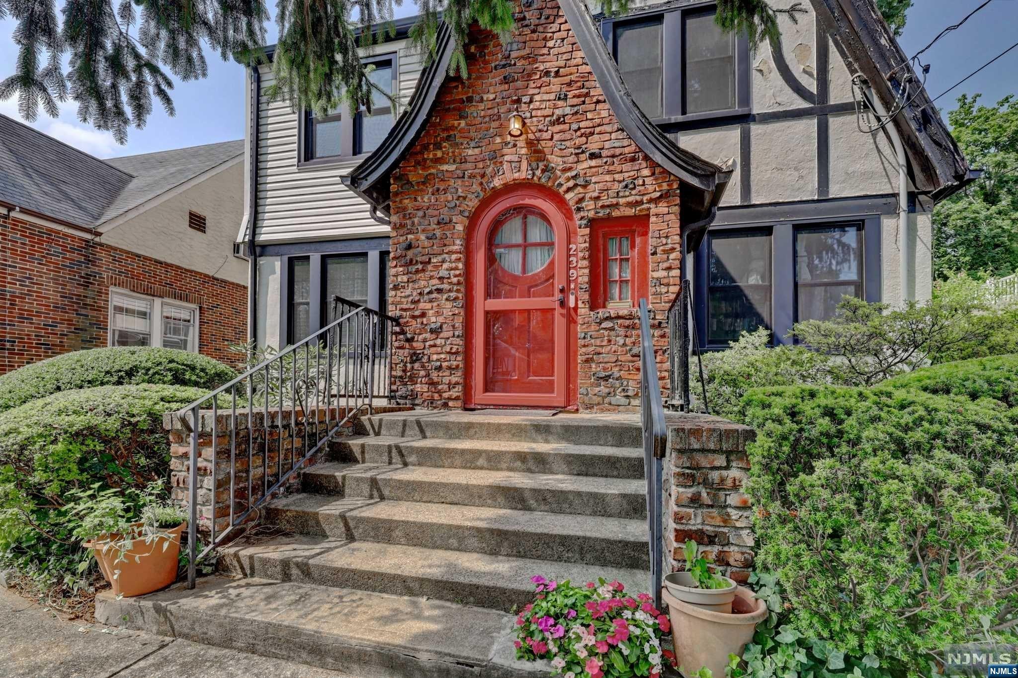 239 Everett Place