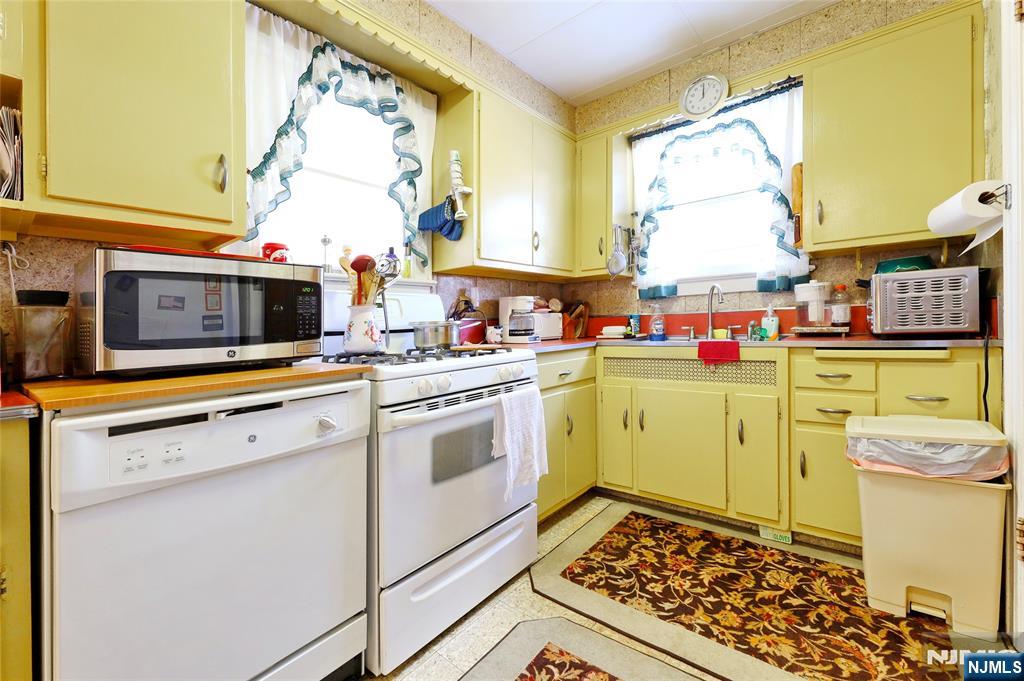 247 Everett Place