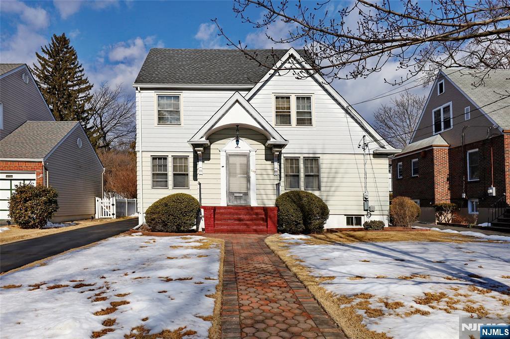 247 Everett Place