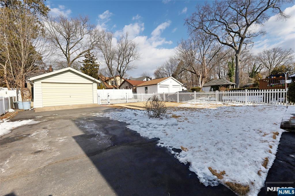 247 Everett Place