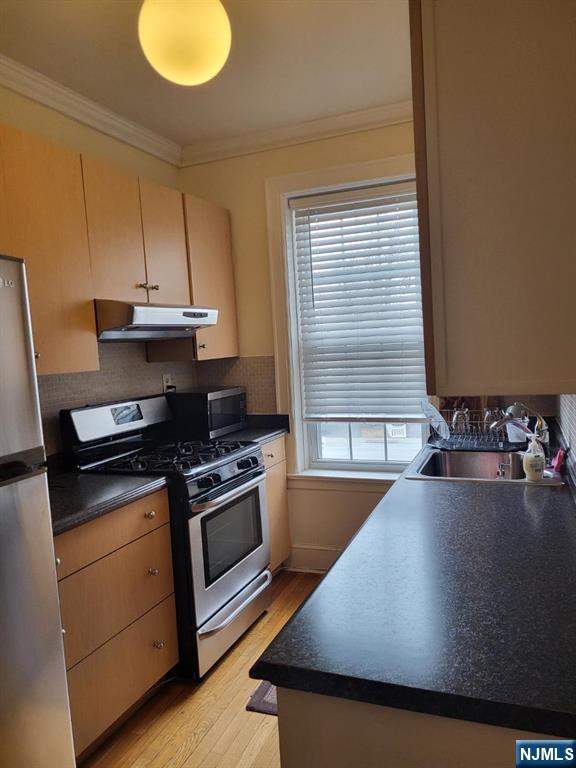 275 Engle Street J3
