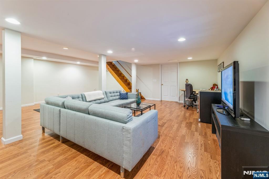 11 Maple Street
