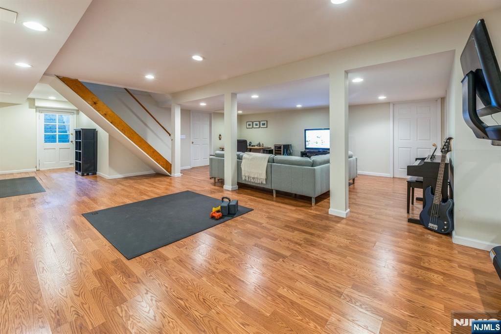 11 Maple Street