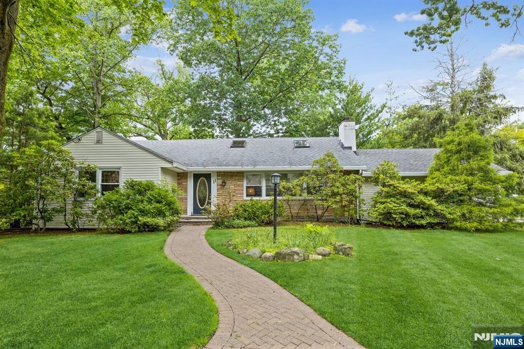 11 Maple Street