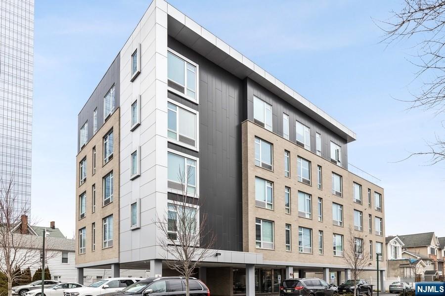 159 Cedar Street 401