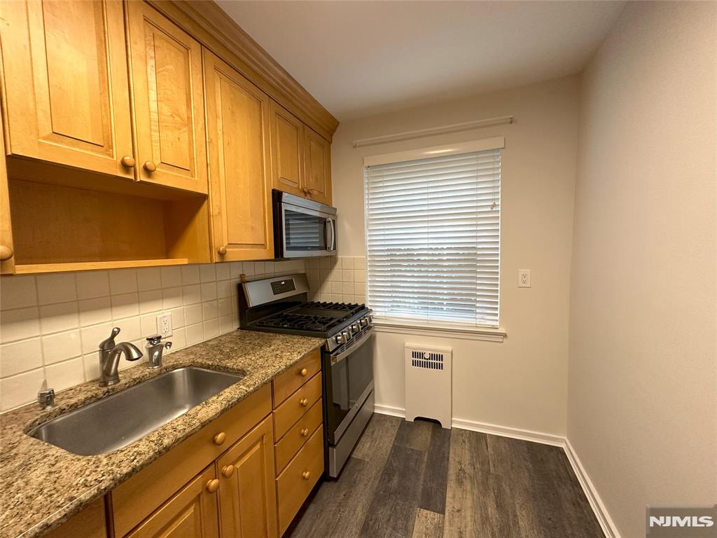 185 E Palisade Avenue D4A