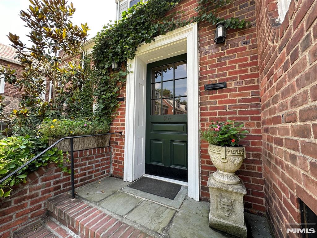 185 E Palisade Avenue D4A