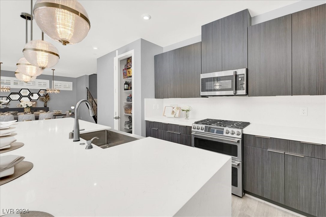 3219 Fountaintree Avenue