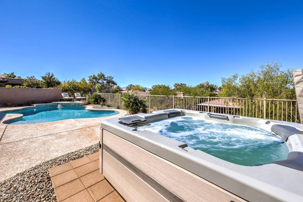 16 Holston Hills Road