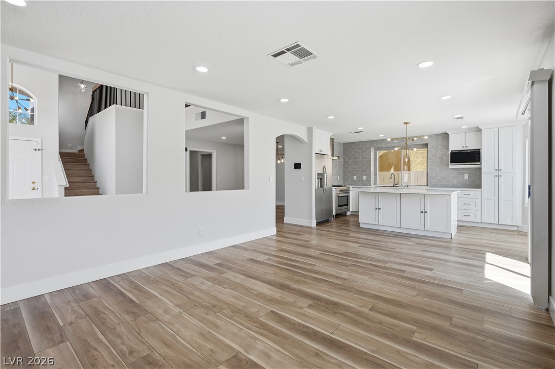 1620 Western Lily Street