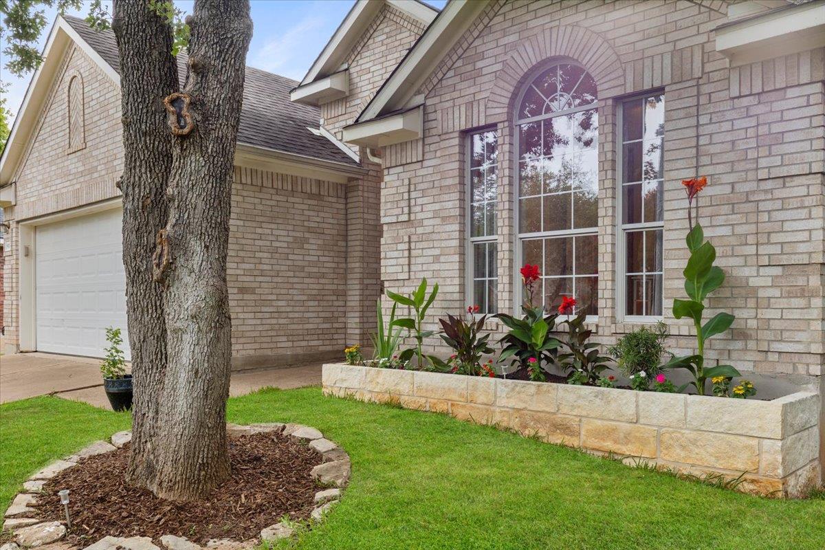 9012 Meacham WAY