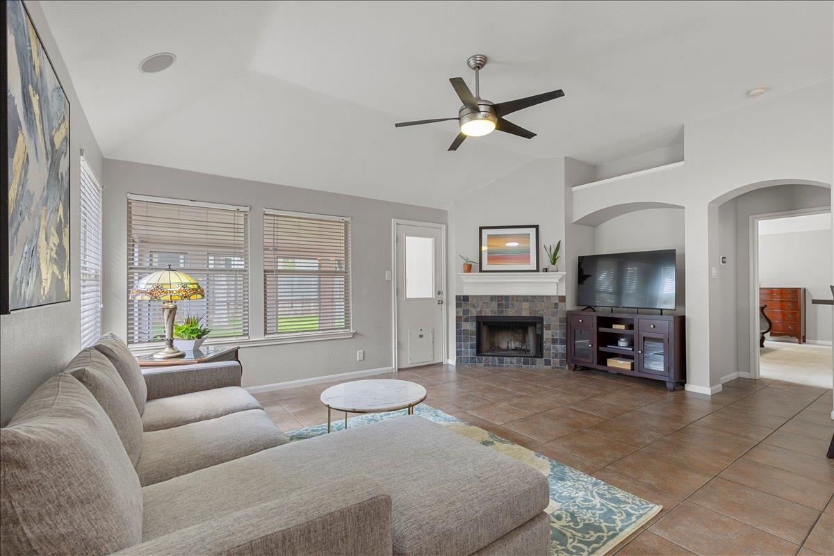 9012 Meacham WAY