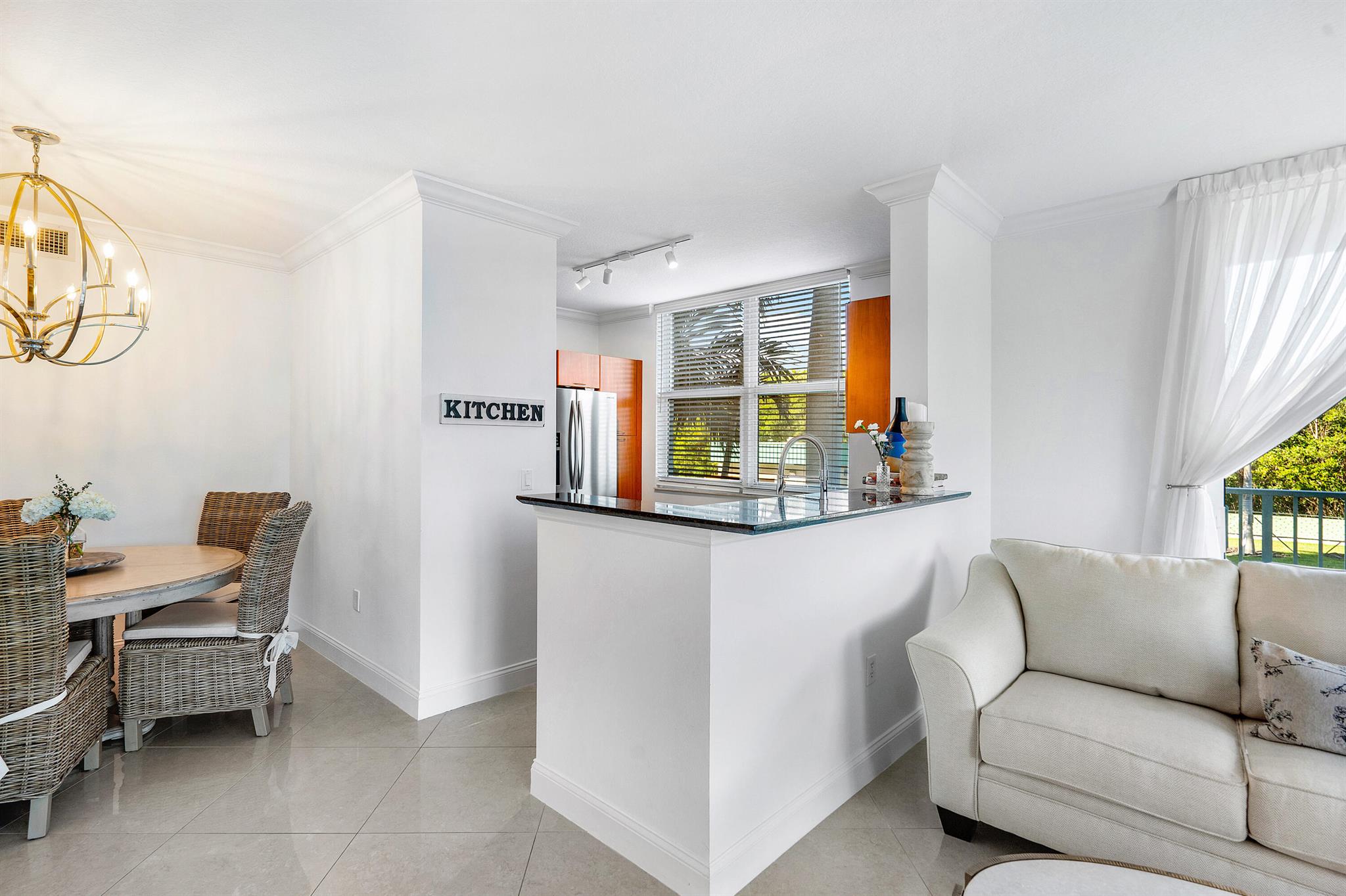 700 E Boulevard 202