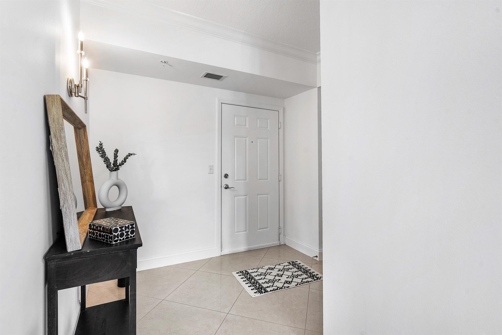 700 E Boulevard 202