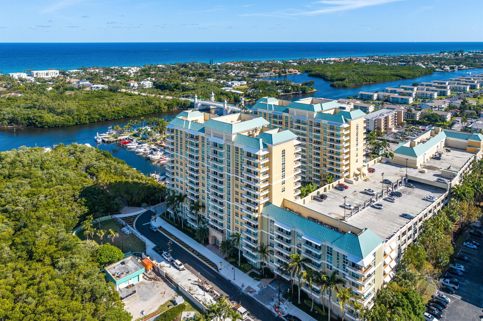 700 E Boulevard 202